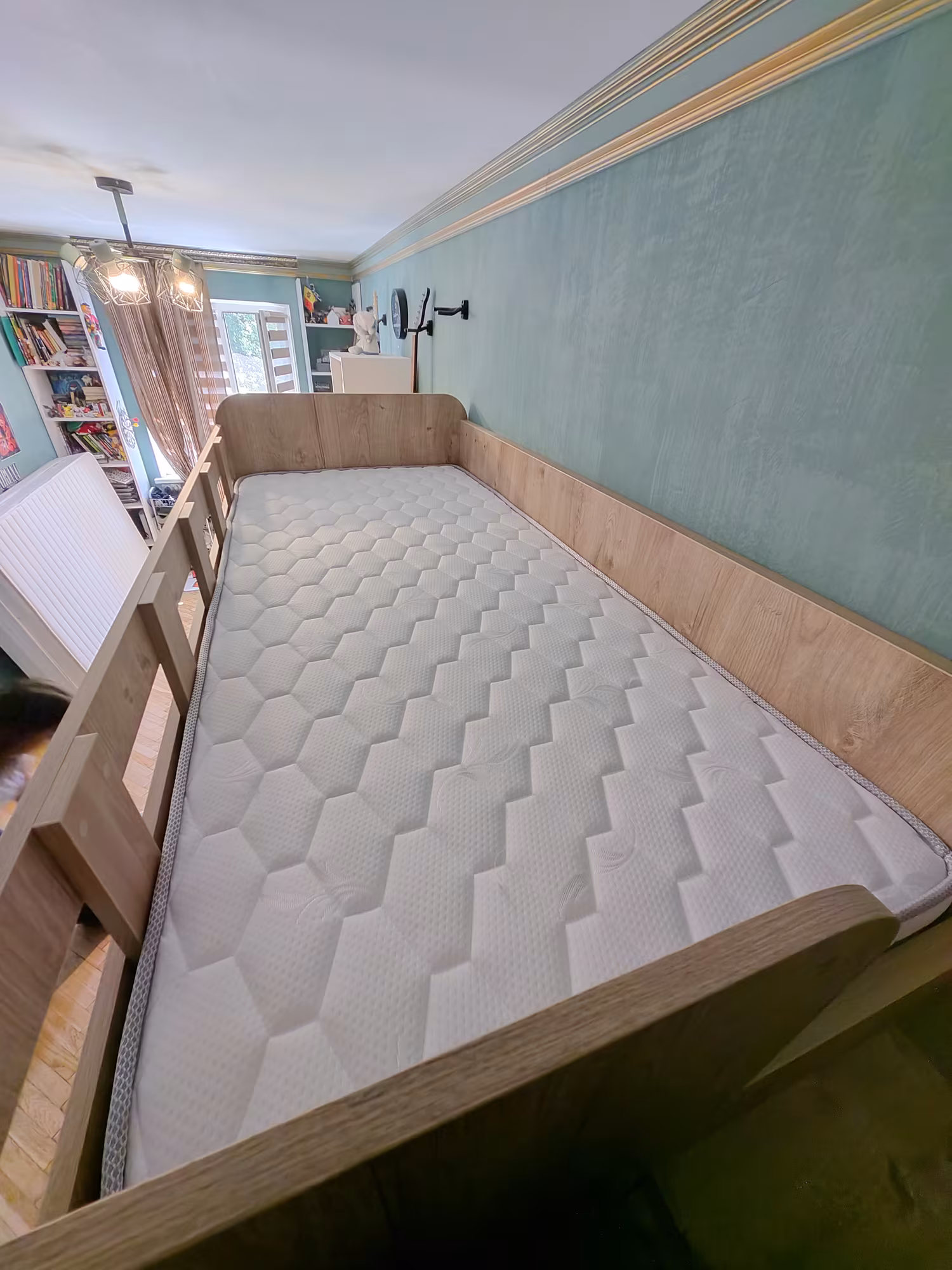Locul de dormit 190 × 90 cu saltea și balustradă